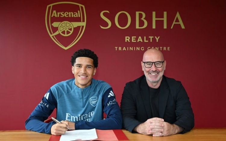 官方：阿森纳与德比郡17岁小将德米安-奥古斯丁签下职业合同