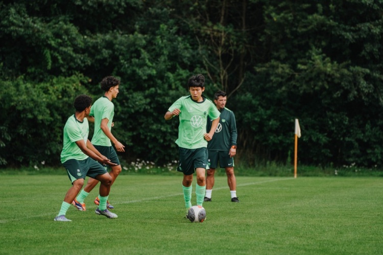 官方:16岁中国小将姜景祺正式升入沃尔夫斯堡U17-A队