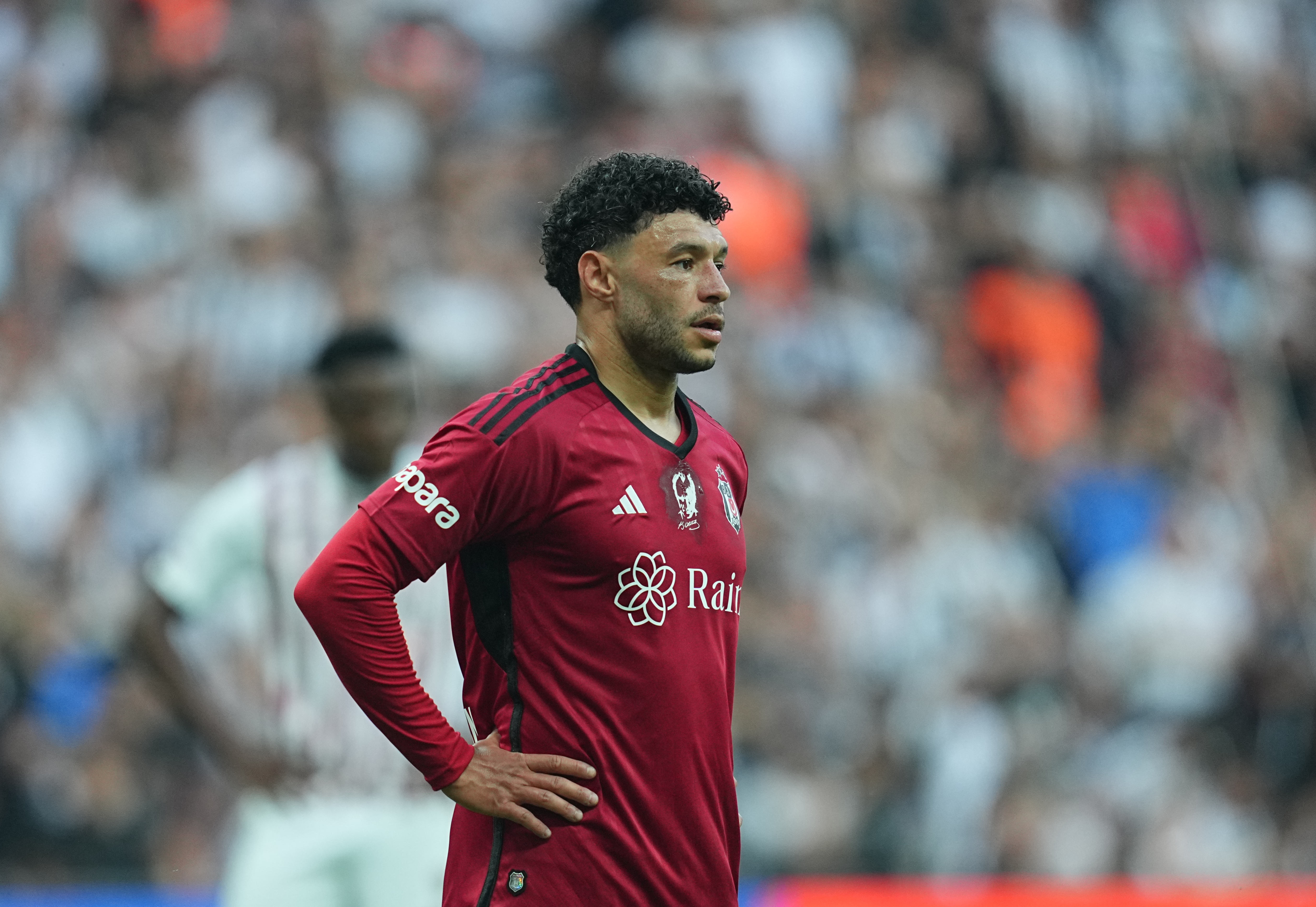 天空：英冠伯明翰有意签张伯伦 贝西克塔斯准备与球员解约