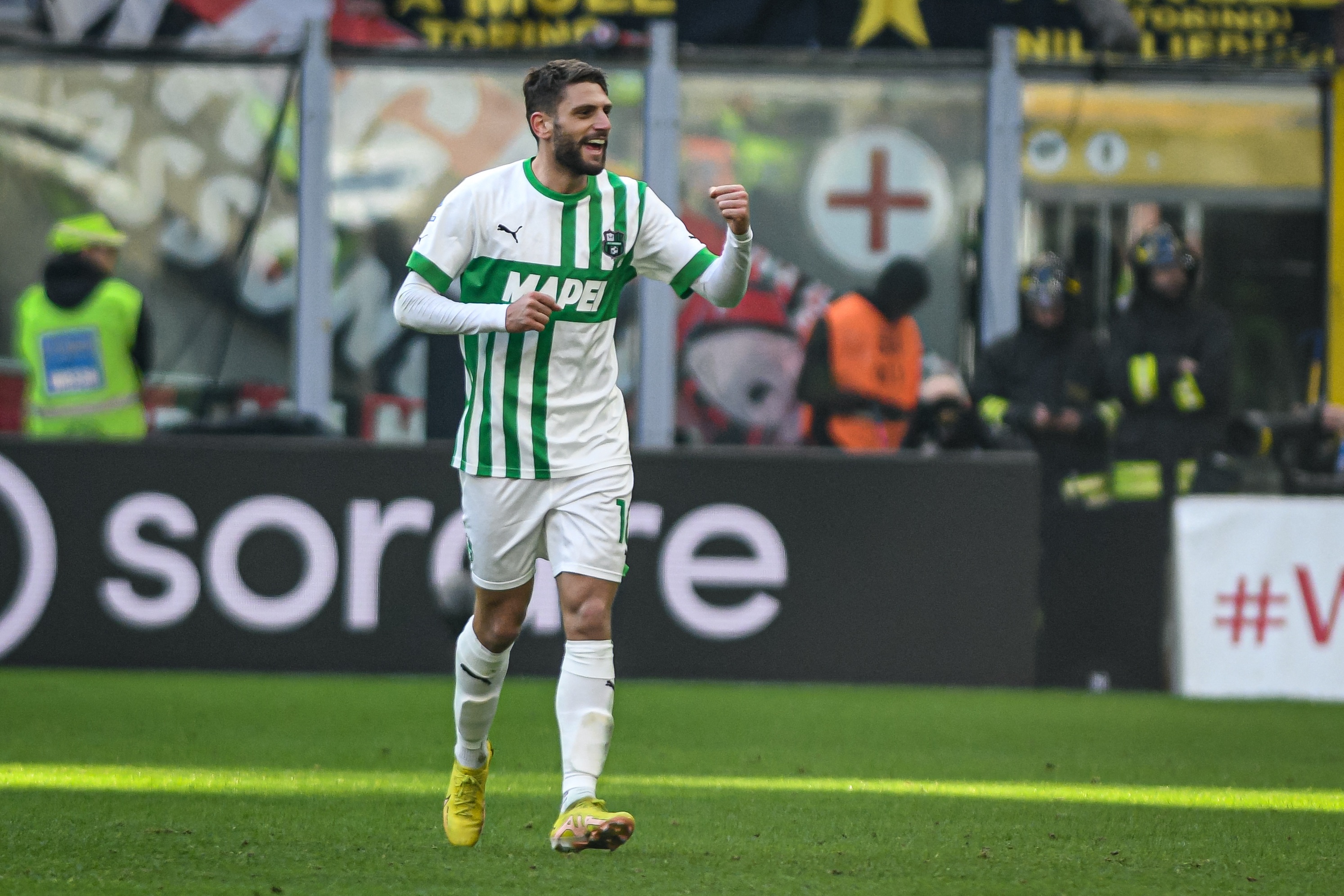 贝拉尔迪代表萨索洛16次出战国米共进8球,其中四次在客场破门