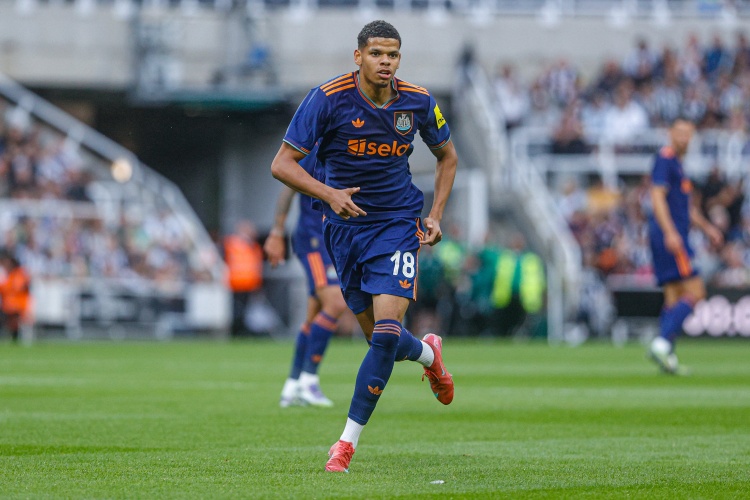 德天空:法兰克福仍在关注纽卡前锋奥苏拉,考虑冬窗租借球员